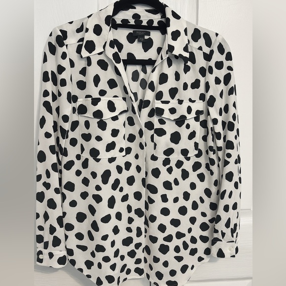Ann Taylor Black and White Button Down Shirt. Size MP - Picture 3 of 8